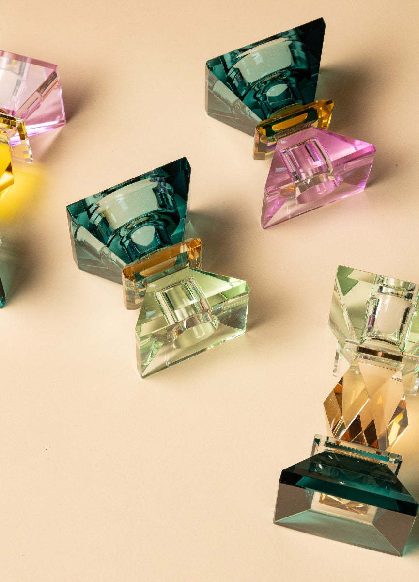 Gleiche Kristallhalter Form in verschiednen Farbtönen