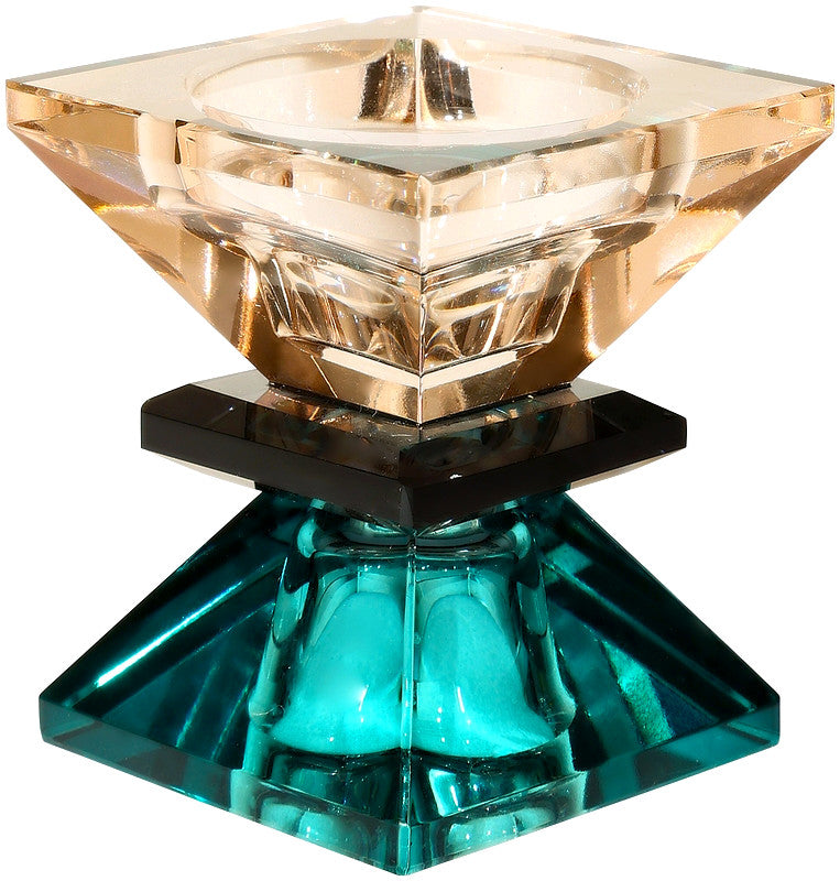 Ein hoher wendbarer Kerzenhalter aus Glas in Pfirsich, Grau und Blau Kristall-Optik, bestehend aus mehreren geometrischen Flächen. Der Kerzenhalter hat eine moderne, facettierte Optik, die das Licht reflektiert, umgedreht