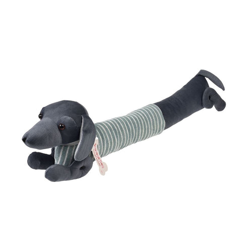 Ein Türstopper Zugluftstopper als längliche Graue Dackel Form mit einem Grünweiß gestreiften Pulli