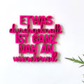 Wanddekoration Pinker Schriftzug "Etwas durchgeknallt ist ganz nah an wundervoll"
