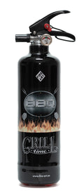 Schwarzer Designer Feuerlöscher mit einem BBQ Aufdruck,einer Schrift "GRILL TIME" und einer Flamme