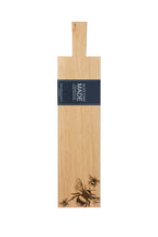 Ein Eichen Servierbrett mit einem eingebrannten Bienen-Design