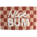 Rot Beige karierte Badematte mit der weißen Schrift "Nice Bum"