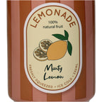 Nahaufnahme des Zitronen-Limonaden Labels der Deko Vase in Dosen Form