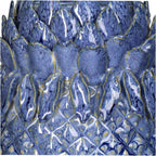 Nahaufnahme der Blätter der Lotusblüte der Blauen Vase