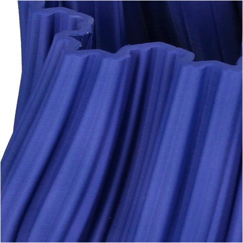 Nahaufnahme der Blauen Deko Vase aus Porzellan in form von eines Symetrischen und breiten Tuchmusters 
