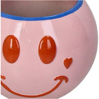 Nahaufnahme Pinker Blumentopf mit blauem Rand und einem Roten Smiley