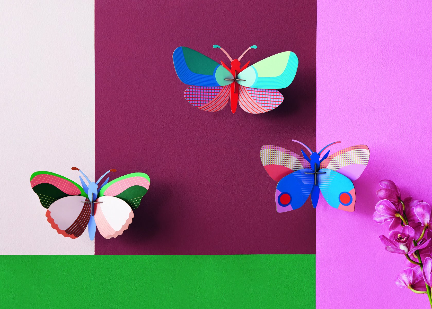 Drei 3D Wanddekoration Wandobjekt eines Schmetterlings an der Wand