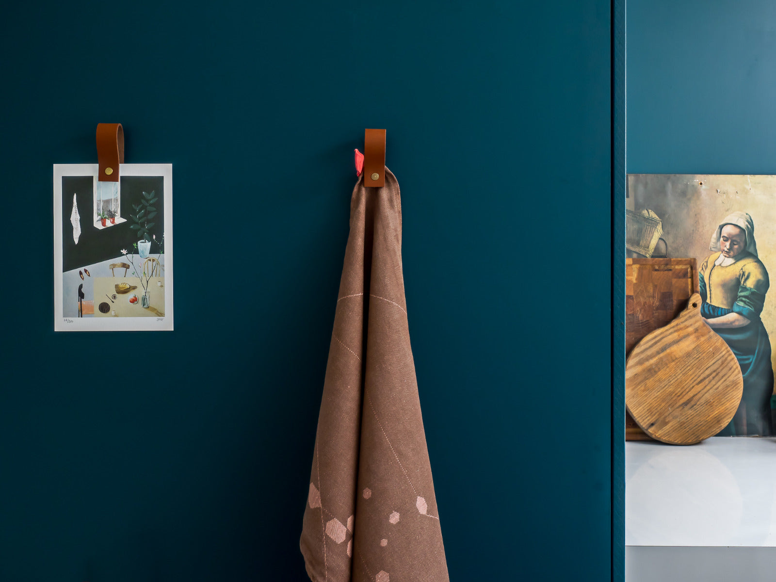 Handtuchhalter aus Braunem echten Leder mit Magnetverschluss zum festhalten des Handtuchs