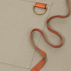 Nahaufnahme der Befestigungsbänder der Kochschürze