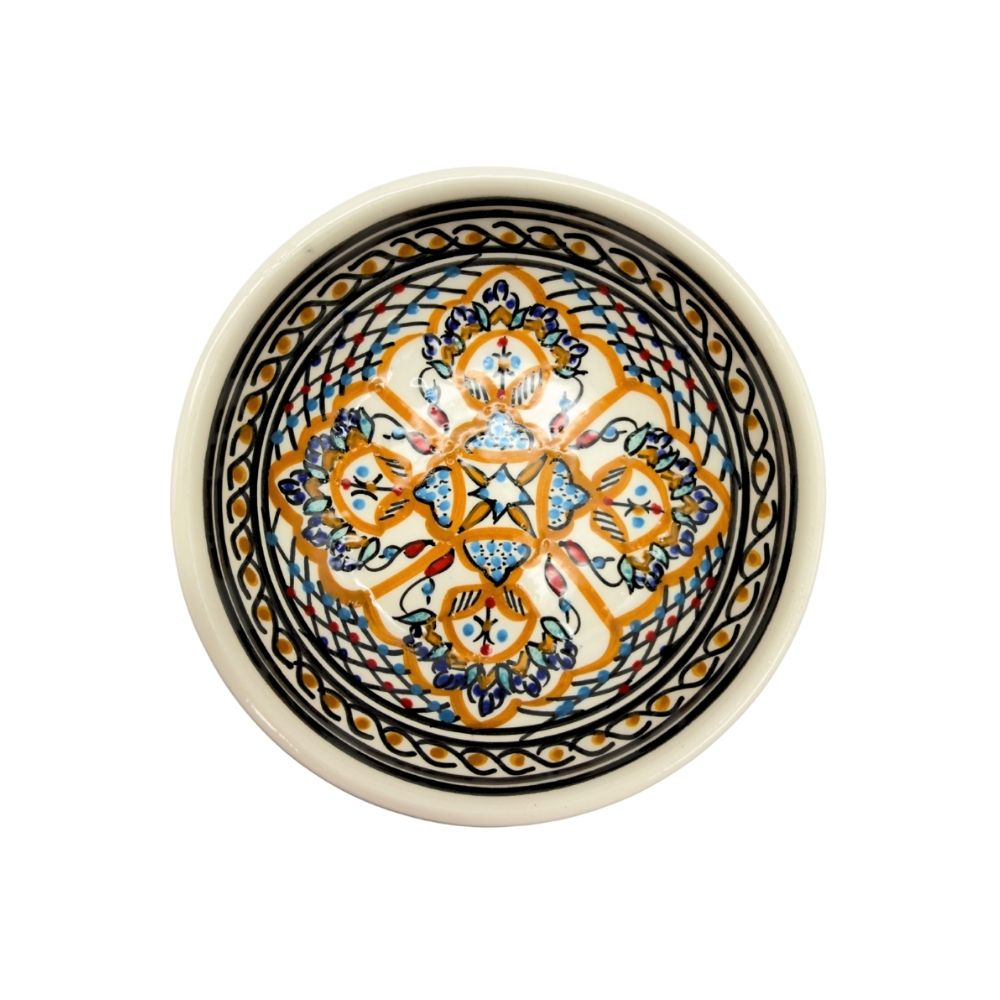 Schale aus Keramik, bunt bemalt mit orientalischem Muster, Hauptfarbe Orange, von oben fotografiert