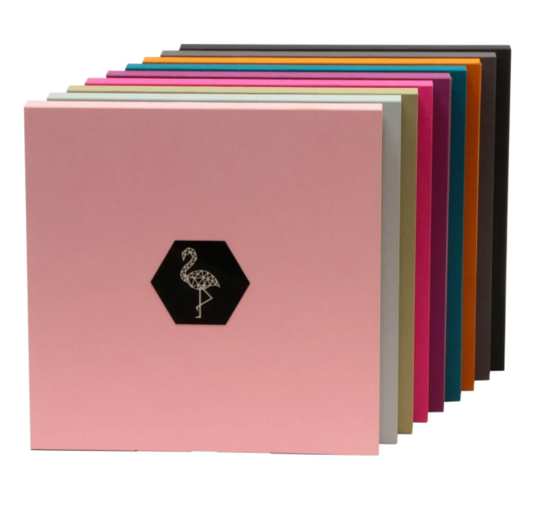 Verschiedene Farben der Quadratischen Wanddekoration von hinten