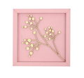 Quadratische Wanddekoration in Altrosa mit einer Blumenranke
