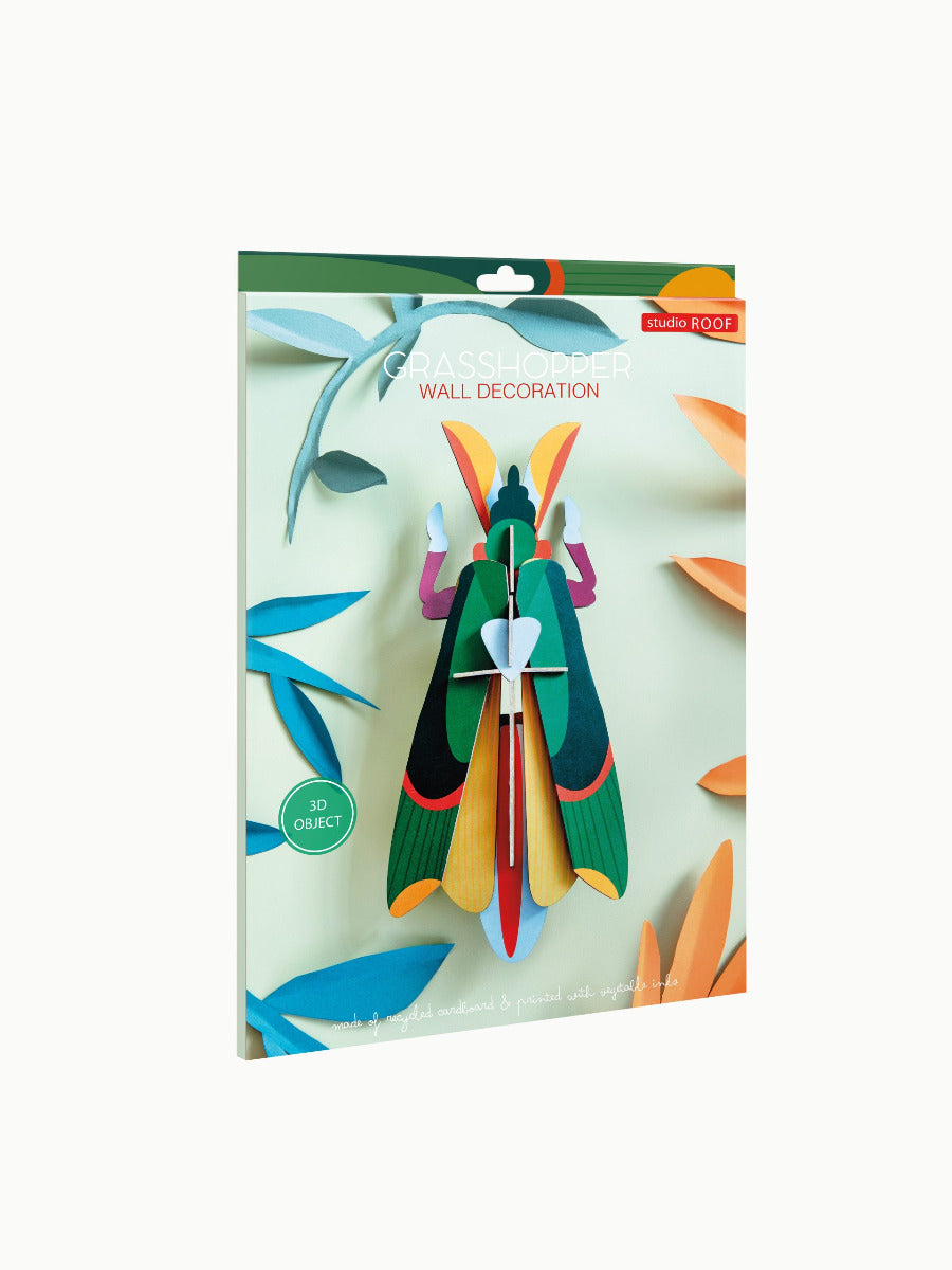 Verpackung der 3D Wanddekoration eines farbigen Grashoppers "GRASSHOPPER"