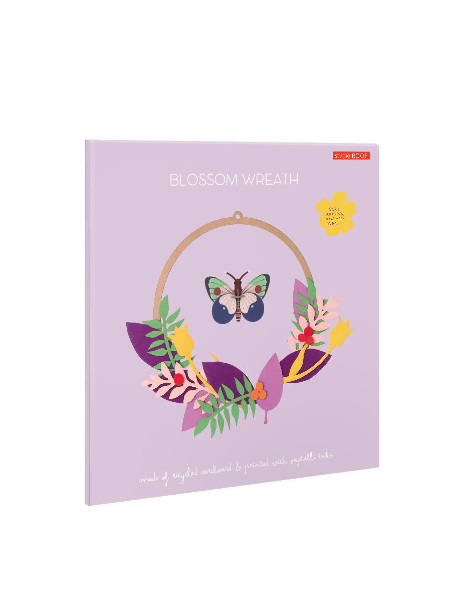 Verpackung der Wanddekoration "Blossom Wreath" Blumenkranz mit Schmetterling