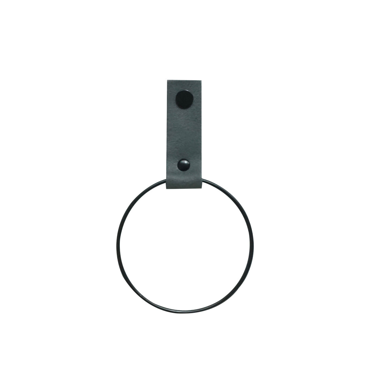 Handtuchhalter in schwarzer Ring Form an der Wand befestigt mit einem schwarzen Lederriemen