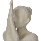 Nahaufnahme des Kopfes der Skulptur/ Figur in Form einer Frau, die eine Yoga Pose (Garudasana (Adler-Pose)) einnimmt